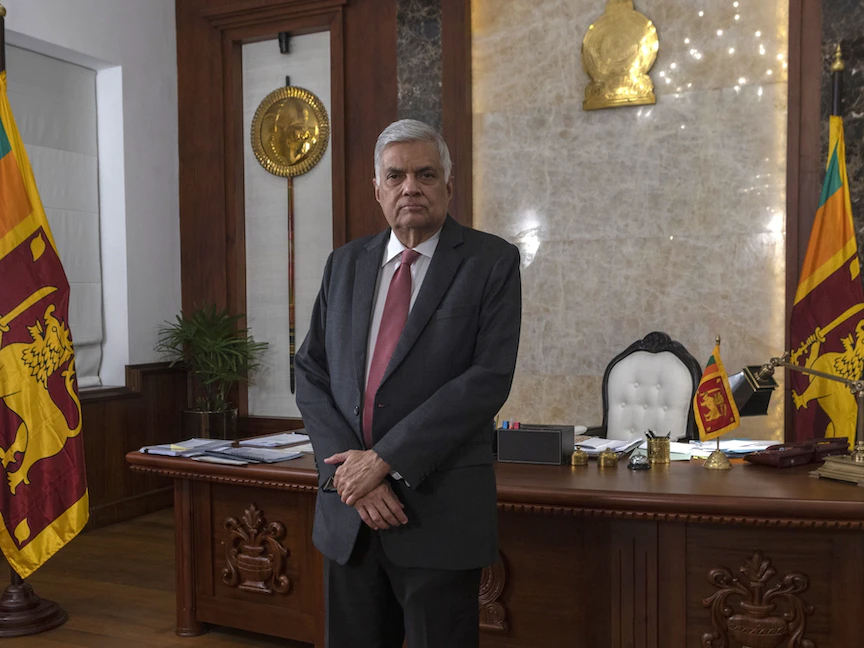 رئيس الوزراء السريلانكي رانيل ويكريميسينجه خلال مقابلة في العاصمة كولومبو - 25 مايو 2022 - Bloomberg