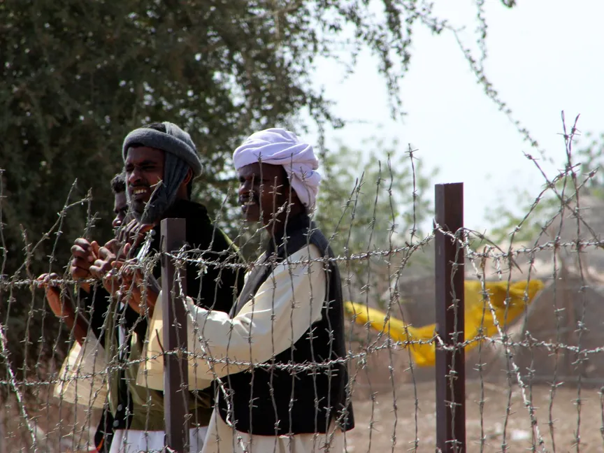 مواطنون من إقليم شرق السودان قرب الحدود الإريترية - REUTERS