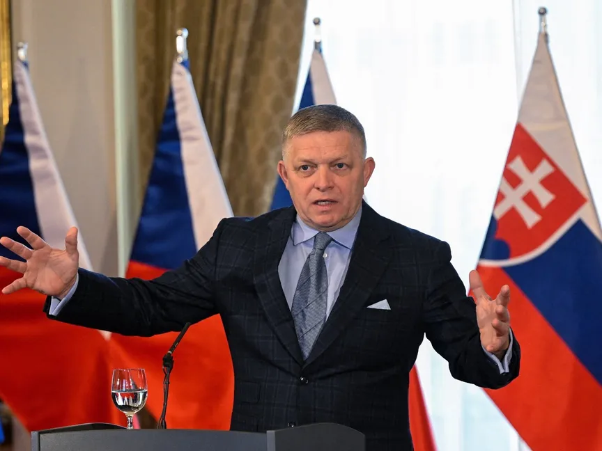 رئيس وزراء سلوفاكيا روبرت فيتسو خلال مؤتمر صحافي في العاصمة براتيسلافا. 8 يناير 2026 - REUTERS