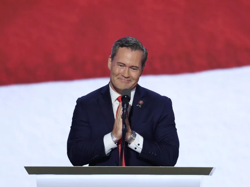 مايك والتز خلال فعاليات المؤتمر الوطني الجمهوري في ميلووكي بولاية ويسكونسن الأميركية. 17 يوليو 2024 - REUTERS