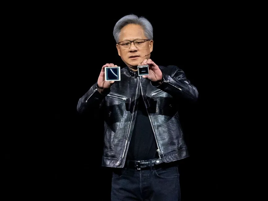 المدير التنفيذي لشركة نفيديا جينسن سون هوانج يكشف عن عائلة معالجات الذكاء الاصطناعي BlackWell الجديدة خلال مؤتمر الشركة GTC 2024 السنوي. 18 مارس 2024 - Bloomberg - Bloomberg