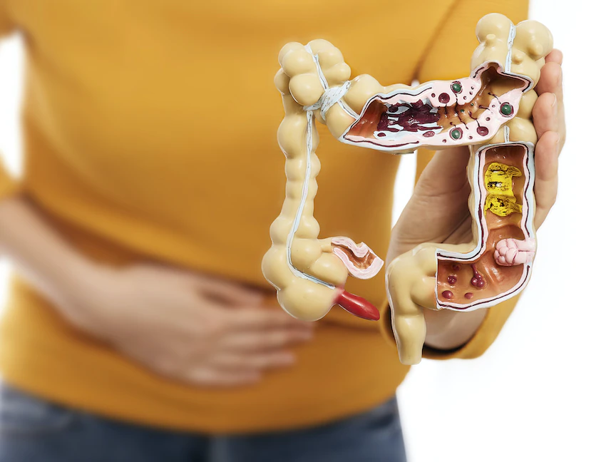 صورة تعبيرية لشخص يعاني من اضطرابات معوية - AFP