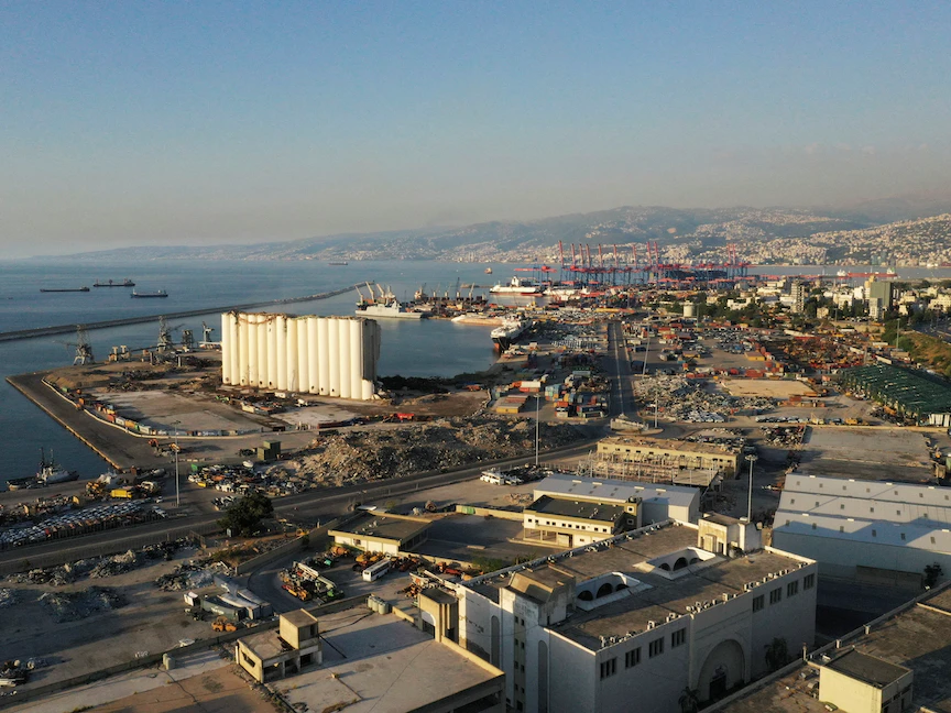 صورة جوية لمرفأ بيروت تُظهر الدمار الذي لحق به بعد الانفجار. 1 أغسطس 2022 - REUTERS
