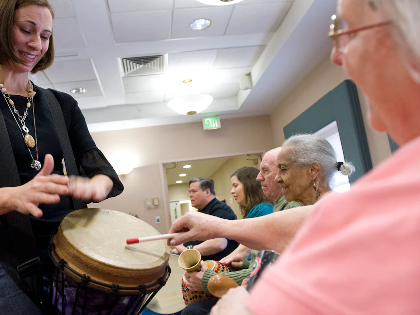 جلسة علاجية لمرضى ألزهايمر في مركز كوبر ريدج في ميريلاند بالولايات المتحدة - 23 أكتوبر 2009 - AFP