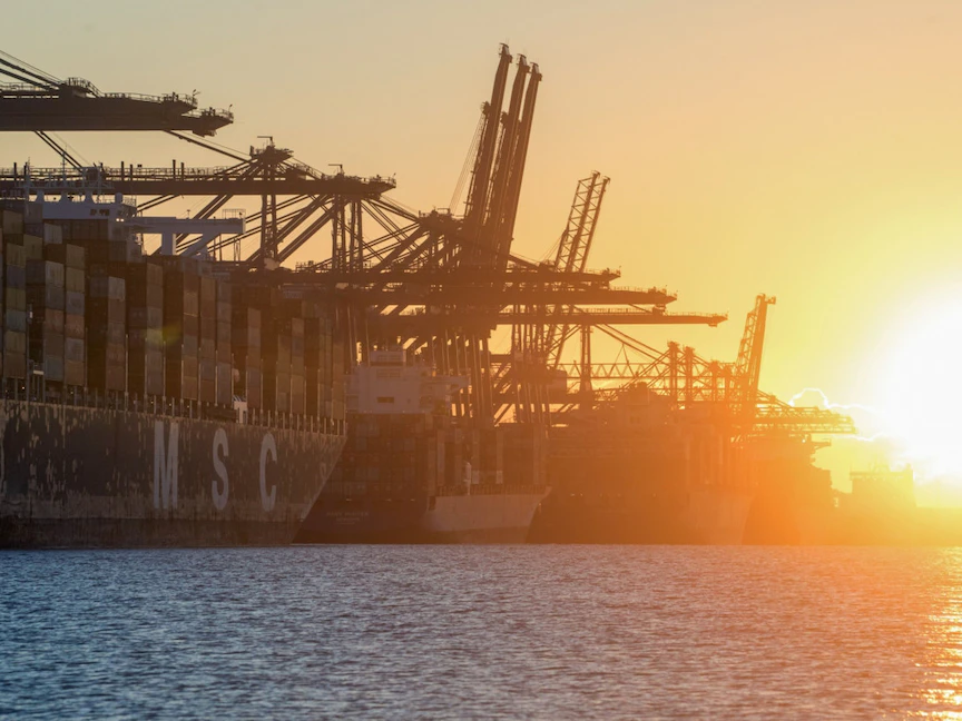 العجز التجاري الأميركي يتجاوز التوقعات - Bloomberg