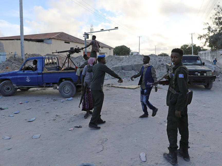 جنود الجيش الصومالي في منطقة كاران بالعاصمة الصومالية مقديشيو - 5 مايو 2021 - REUTERS