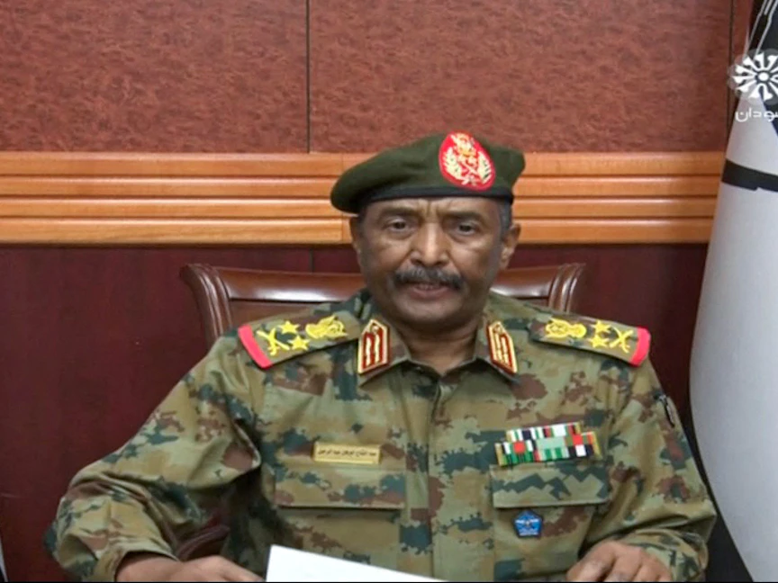 رئيس مجلس السيادة الانتقالي في السودان الفريق أول ركن عبد الفتاح البرهان خلال بيان إعلان حال الطورائ في البلاد - 25 أكتوبر 2021 - AFP