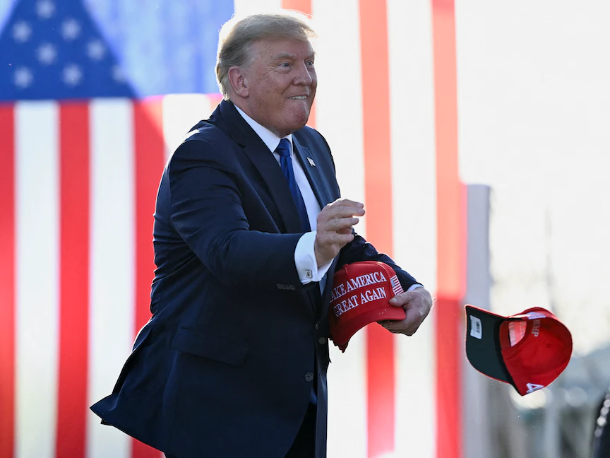 الرئيس الأميركي السابق دونالد ترمب خلال تجمّع في ديلاوير بولاية أوهايو - 23 أبريل 2022 - REUTERS