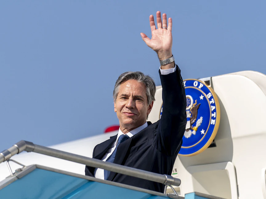 وزير الخارجية الأميركي أنتوني بلينكن يستقل طائرته في العاصمة النيجيرية أبوجا مغادراً باتجاه العاصمة السنغالية دكار- 19 نوفمبر 2021 - AFP