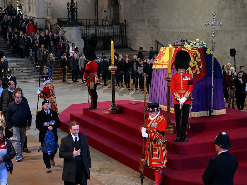 جنازة الملكة إليزابيث الثانية.. أرقام وحقائق