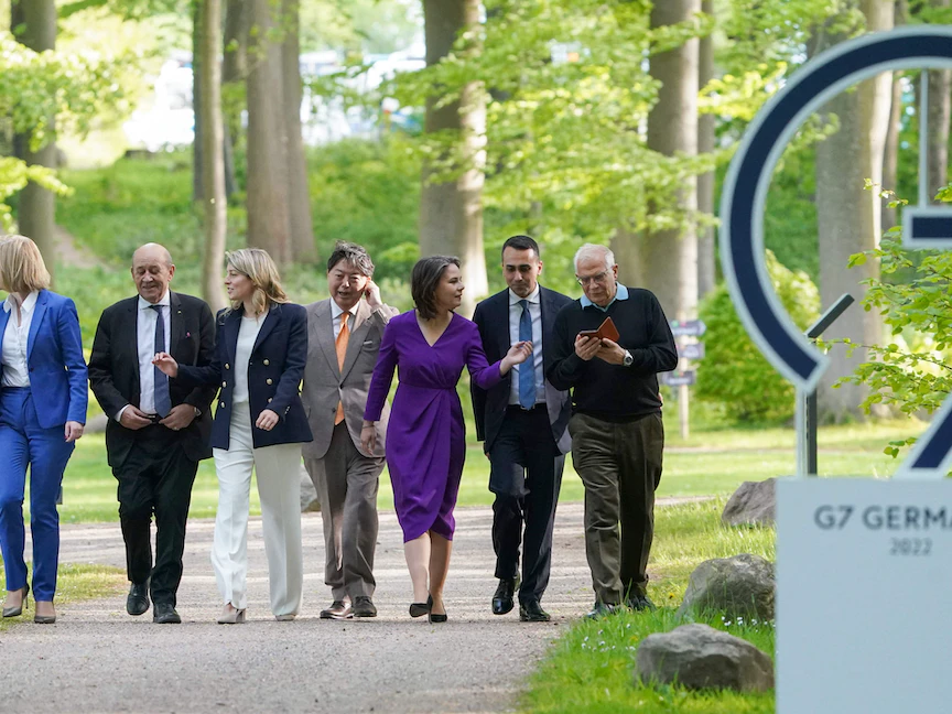 صورة تجمع وزراء خارجية مجموعة "G7" قبيل انطلاق الاجتماع في مدينة فانجلز الألمانية - 12 مايو 2022. - AFP