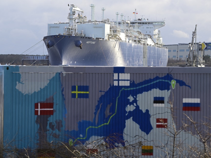  خط أنابيب غرب أوروبا يتمدد لألمانيا.. وتحذير من تقلبات سوق الغاز