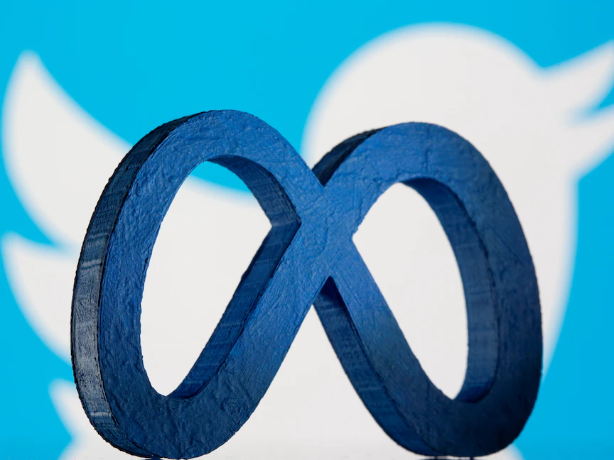 يظهر شعار Meta الجديد المطبوع ثلاثي الأبعاد أمام شعار Twitter المعروض في هذا الرسم التوضيحي. 2 نوفمبر 2021 - REUTERS