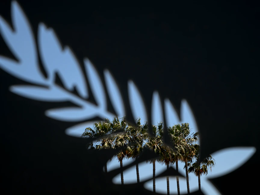 شعار السعفة الذهبية قبل الدورة 76 من مهرجان كان السينمائي في مدينة كان بجنوب شرق فرنسا. 15 مايو 2023 - AFP