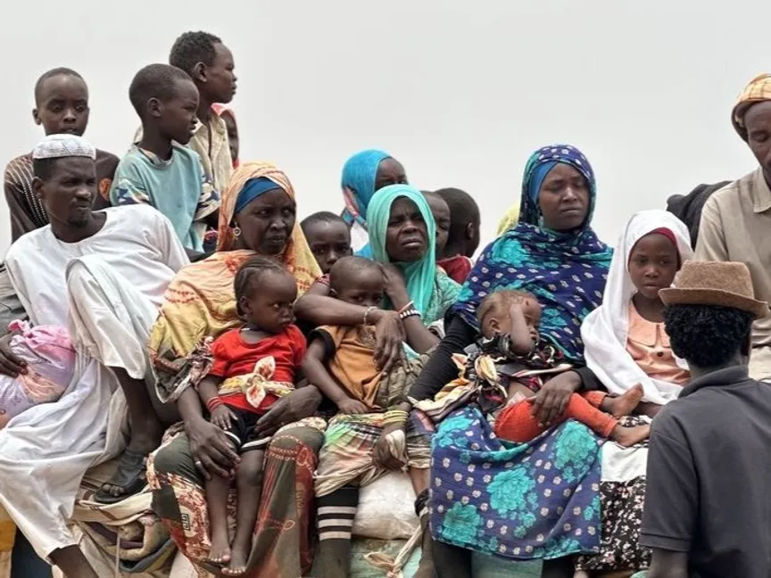 أسر نازحة من مدينة الفاشر بشمال دارفور في السودان - news.un.org