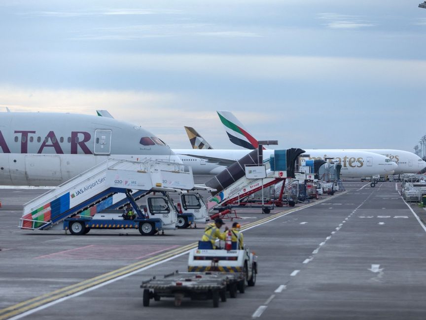 هل يتعافى الطيران تدريجيا أم يستمر تحت ضغط الحرب؟