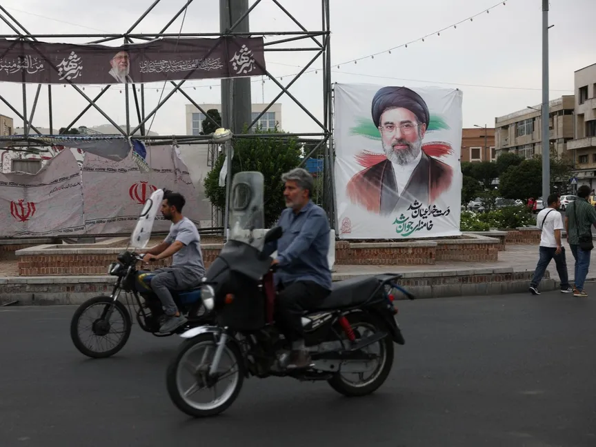 "غياب خامنئي" يؤجج انقسام النظام الإيراني بشأن إدارة الحرب والمفاوضات مع واشنطن