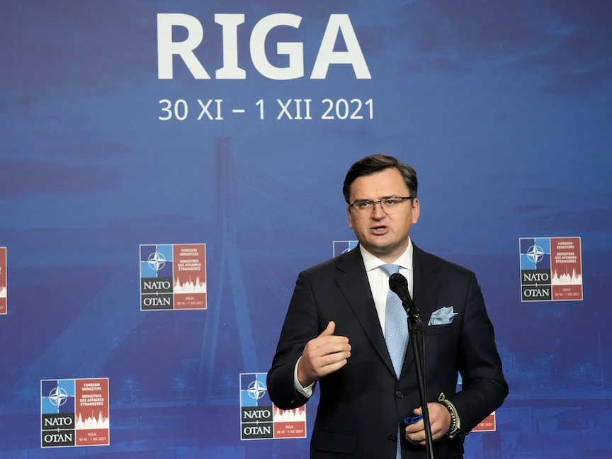 وزير الخارجية الأوكراني ديمترو كوليبا يتحدث في قمة وزراء خارجية الناتو في لاتفيا - 1 ديسمبر 2021. - REUTERS