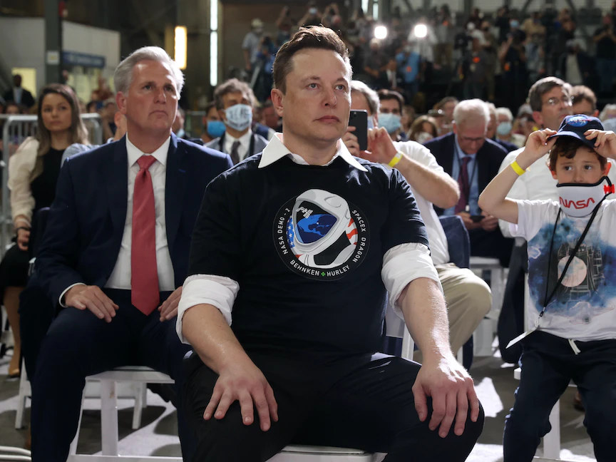 إيلون ماسك خلال إحاطة إعلامية بعد إطلاق صاروخ "فالكون-9" ومركبة "دراغون كرو" الفضائية في مهمة "سبايس ديمو-2"| التابعة لناسا إلى محطة الفضاء الدولية في كيب كانافيرال، فلوريدا، الولايات المتحدة، 30 مايو 2020 - REUTERS