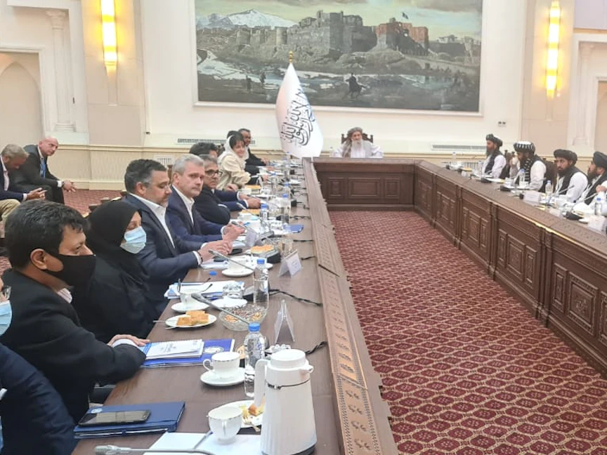 اجتماع رفيع المستوى بين مسؤولي حركة طالبان برئاسة رئيس الوزراء الملا محمد حسن آخوند، ووفد من كبار مسئولي الأمم المتحدة - 20 سبتمبر 2021 - twitter/alemara_ar