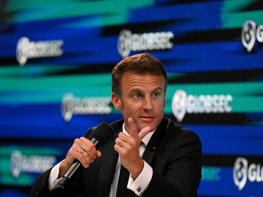 الرئيس الفرنسي إيمانويل ماكرون يلقي كلمة بمنتدى جلوبسيك للأمن الإقليمي في سلوفاكيا. 31 مايو 2023 - AFP