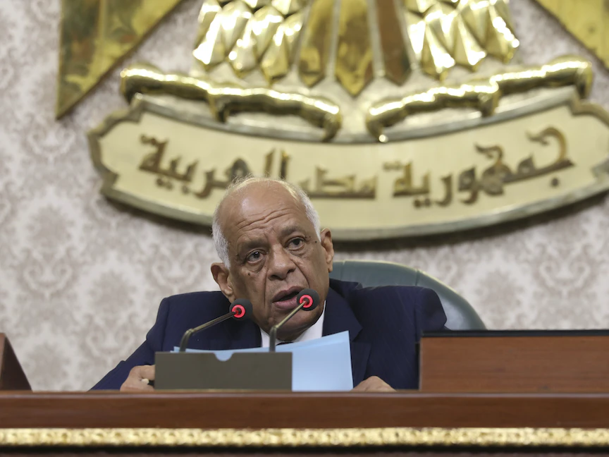 البرلمان المصري يقر تعديلات على قانون الطوارئ