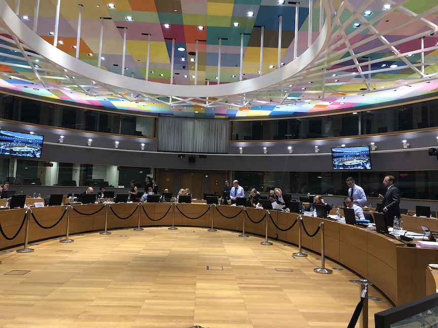 جانب من الاجتماع الذي أقر قانون الخدمات الرقمية. - https://twitter.com/vestager