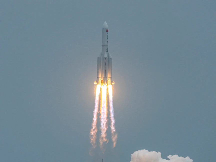 إطلاق الصاروخ الصيني لونغ مارش 5 بي، من محطة نتشانغ الصينية - 29 أبريل 2021 - AFP