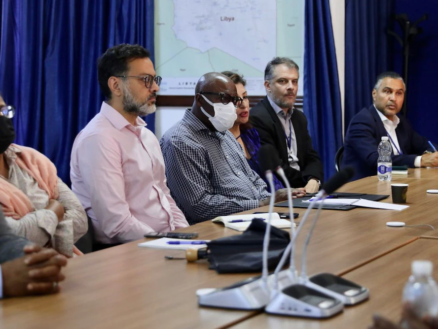 القائم بأعمال رئيس بعثة الأمم المتحدة للدعم في ليبيا رايزدون زينينجا خلال استقبال وفد من الجنوب الليبي، 3 أغسطس 2022 - twitter.com/UNSMILibya