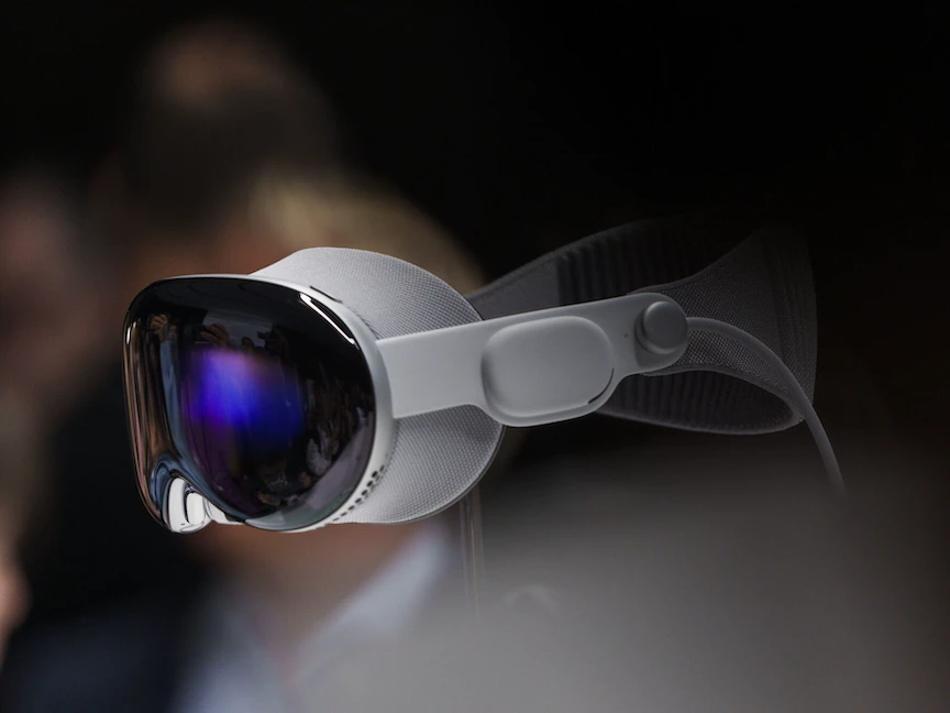 نظارة أبل الجديدة (Vision Pro). 14 يونيو 2023 - Bloomberg