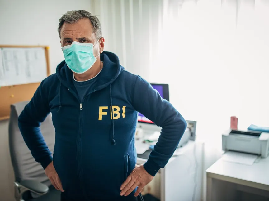 كيف يشكّل فرض الكمامات تحديّاً أمنياً مؤرقاً؟