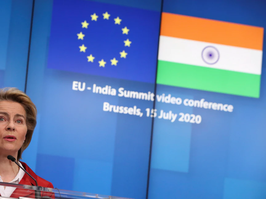 رئيسة المفوضية الأوروبية أورسولا فون دير لاين خلال مؤتمر صحافي بعد قمة افتراضية مع رئيس الوزراء الهندي ناريندرا مودي - بروكسل - 15 يوليو 2020 - REUTERS