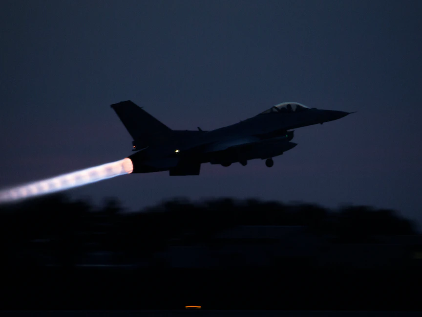 مقاتلة أميركية F-16 تقلع من قاعدة "كونسان" العسكرية في كوريا الجنوبية. 16 أغسطس 2018 - REUTERS