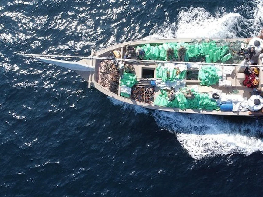 البحرية الأميركية صادرت آلاف الأسلحة المهربة من سفينة شمال بحر العرب، 21 ديسمبر - U.S. Naval Forces Central Command