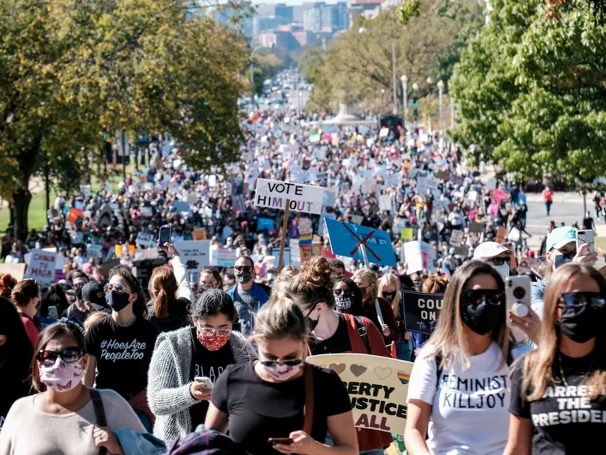 جانب من الاحتجاجات المناهضة لتعيين باريت في المحكمة العليا بواشنطن - 17 أكتوبر 2020 - REUTERS