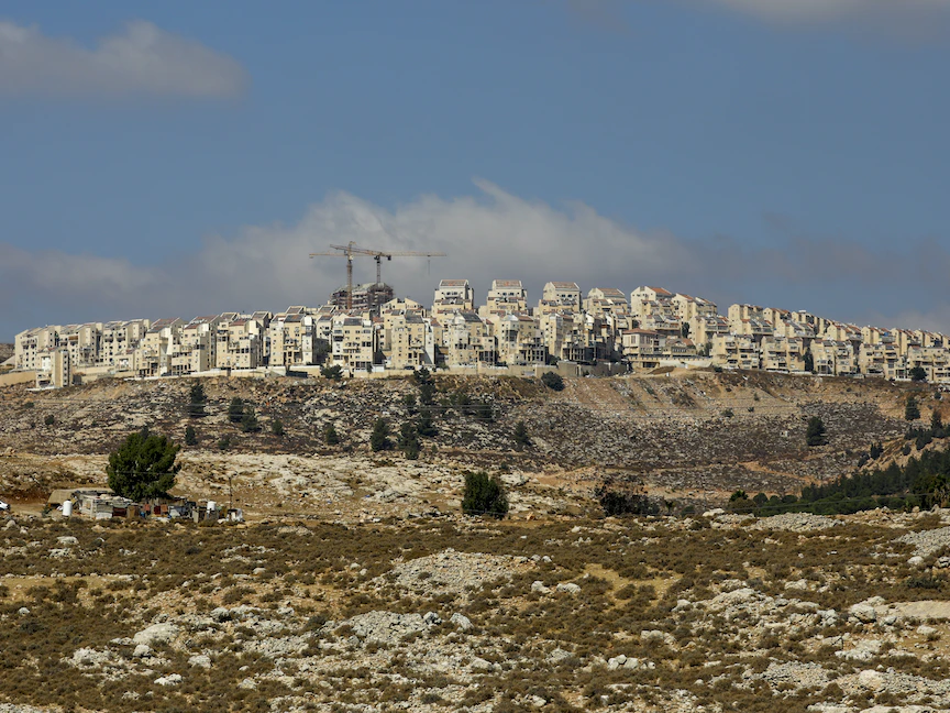موقع بناء وحدات سكنية جديدة في مستوطنة "كوخاف يعقوب" قرب مدينة رام الله في الضفة الغربية المحتلة- 14 أكتوبر 2020 - AFP