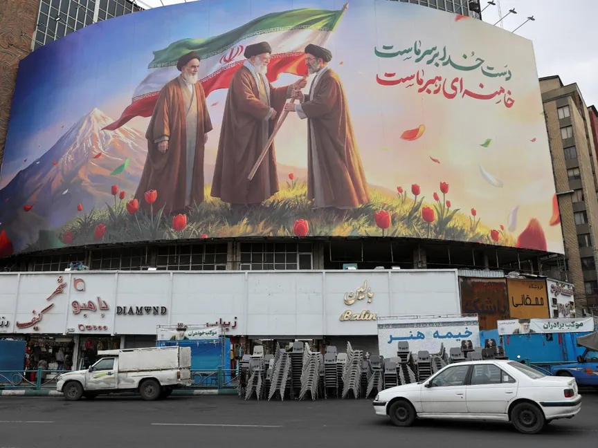 إيران ودول المنطقة.. من الشاه إلى مجتبى خامنئي