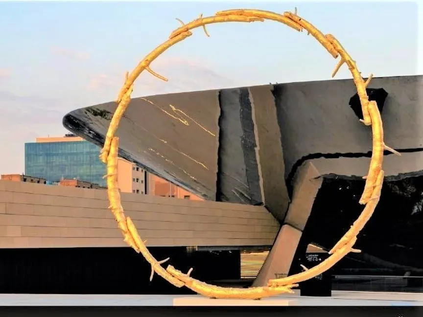 عمل فني بعنوان الشمس في محطة مترو الرياض - @ColorsOfRiyadh