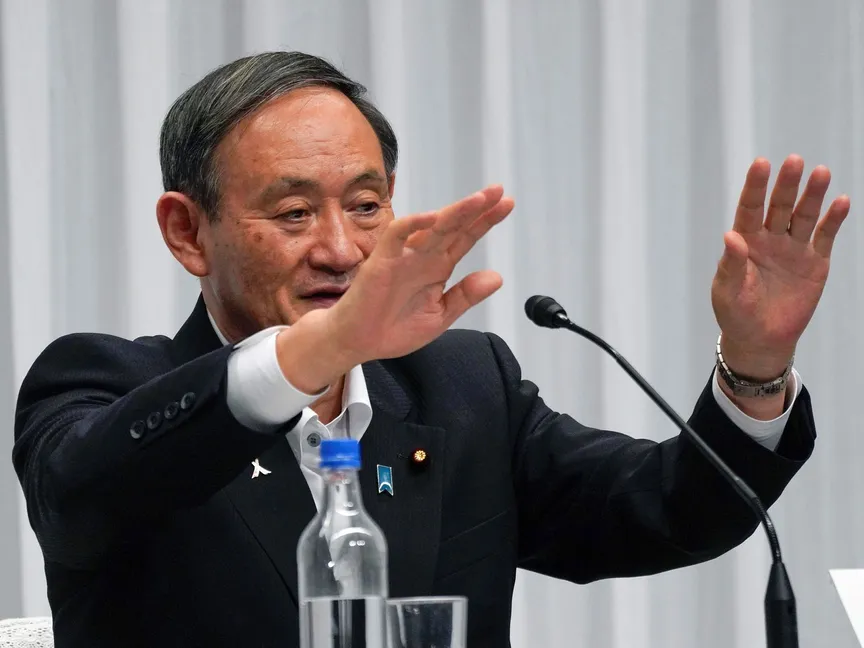 يوشيهيدي سوغا خلال مناظرة نظمها الحزب الليبرالي الديمقراطي في طوكيو، 9 سبتمبر 2020 - AFP