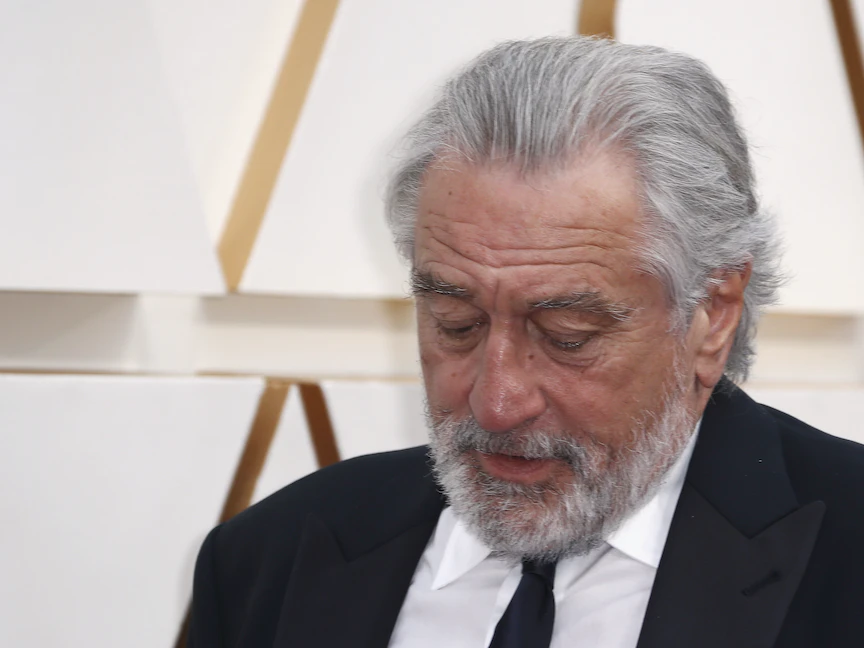 نجوم من "هوليوود" يشاركون في حملة للتشجيع على وضع الكمامات