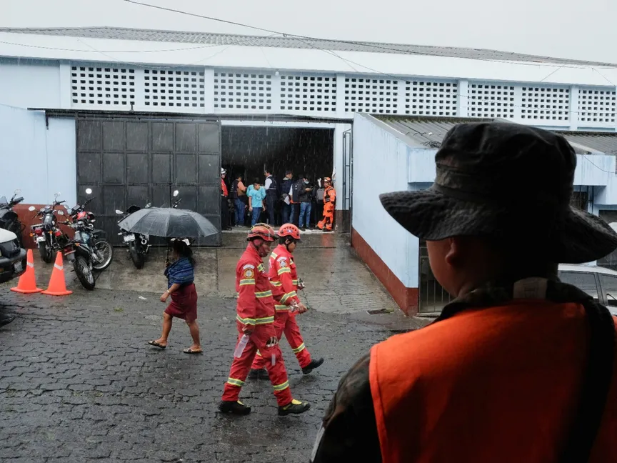 ثوران بركان فويجو في جواتيمالا يدفع السلطات لإجلاء أكثر من 700