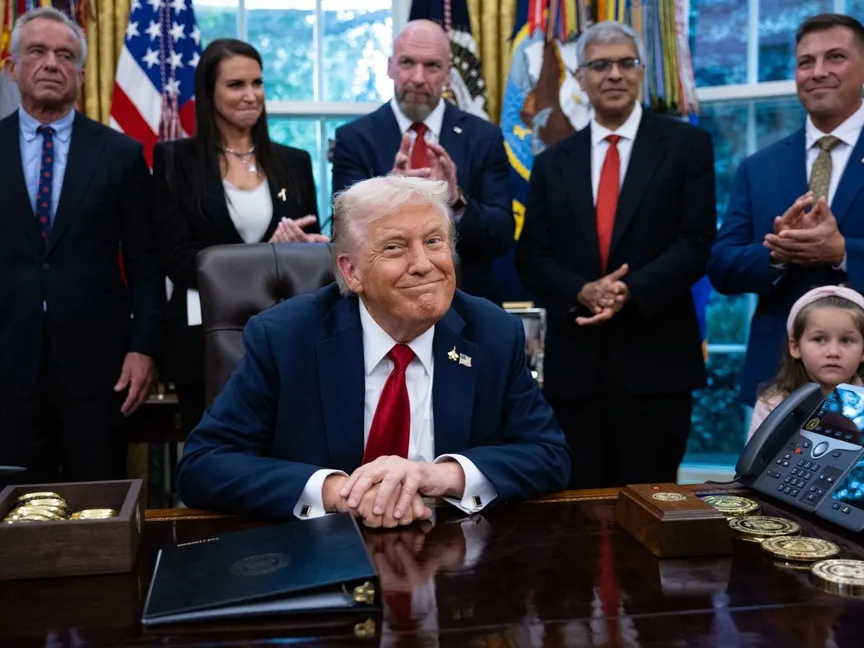 الرئيس الأميركي دونالد ترمب خلال اجتماع في البيت الأبيض، 30 سبتمبر 2025 - Bloomberg