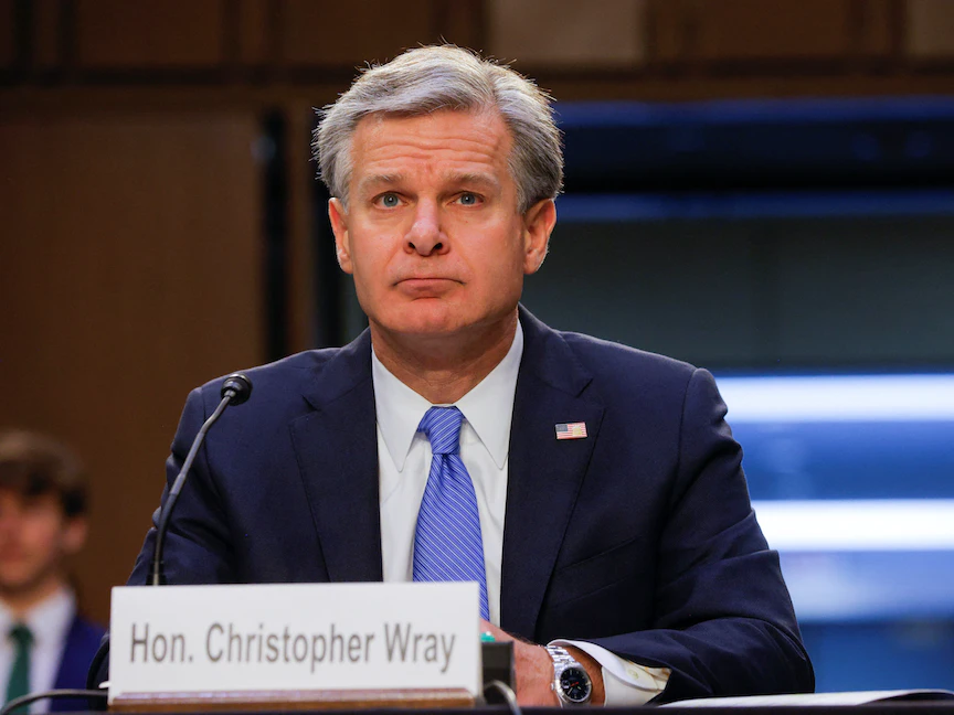 مدير مكتب التحقيقات الفيدرالي (إف بي آي) كريستوفر راي يدلي بشهادته أمام لجنة القضاء في مجلس الشيوخ بالكابيتول- 4 أغسطس 2022 - REUTERS