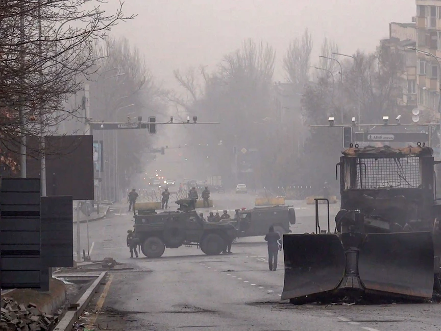 جنود وسط مدينة ألما آتا، كبرى مدن كازاخستان - 7 يناير 2022 - AFP