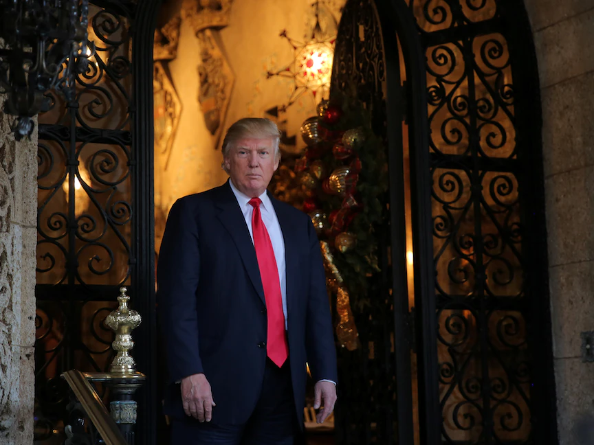 الرئيس الأميركي السابق دونالد ترمب في منزله بمارالاجو - فلوريدا - - REUTERS