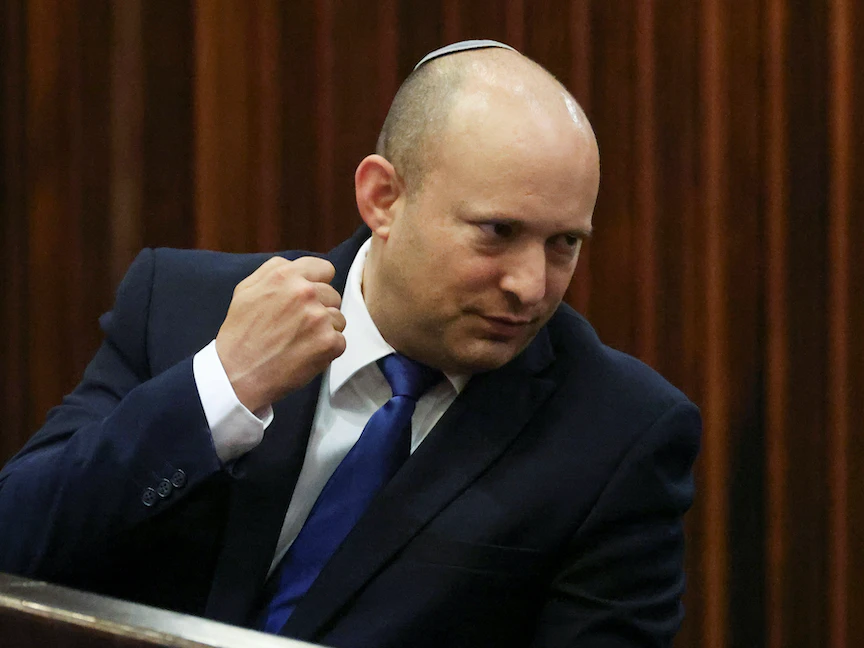 رئيس حزب "يمينا" نفتالي بينيت خلال جلسة في الكنيست لانتخاب رئيس إسرائيلي جديد، 2 يونيو 2021 - REUTERS