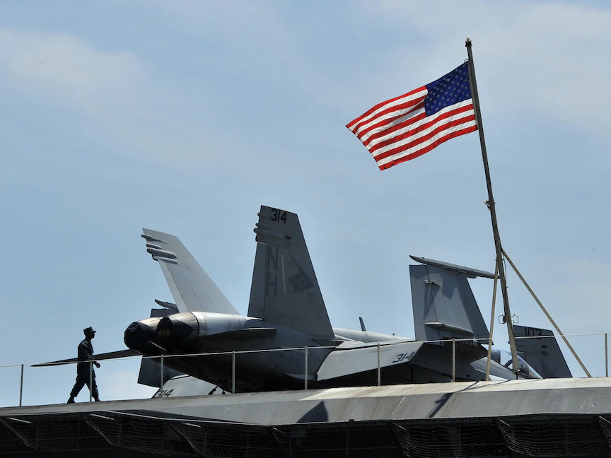 حاملة الطائرات الأميركية "نيميتز" في مدينة بوسان بكوريا الجنوبية 11 مايو 2013 - AFP