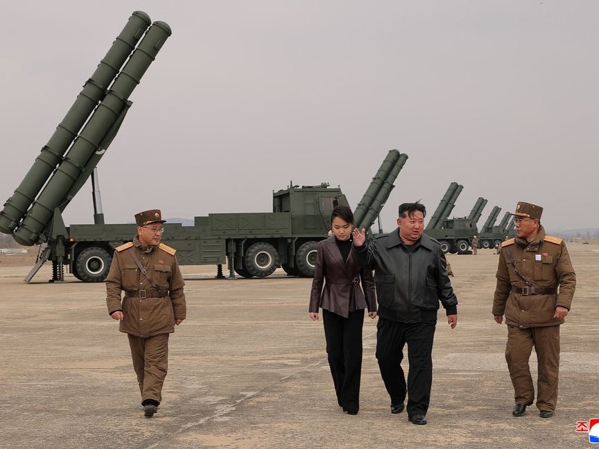 زعيم كوريا الشمالية يتفقد القوات الخاصة ويشرف على اختبارات أسلحة