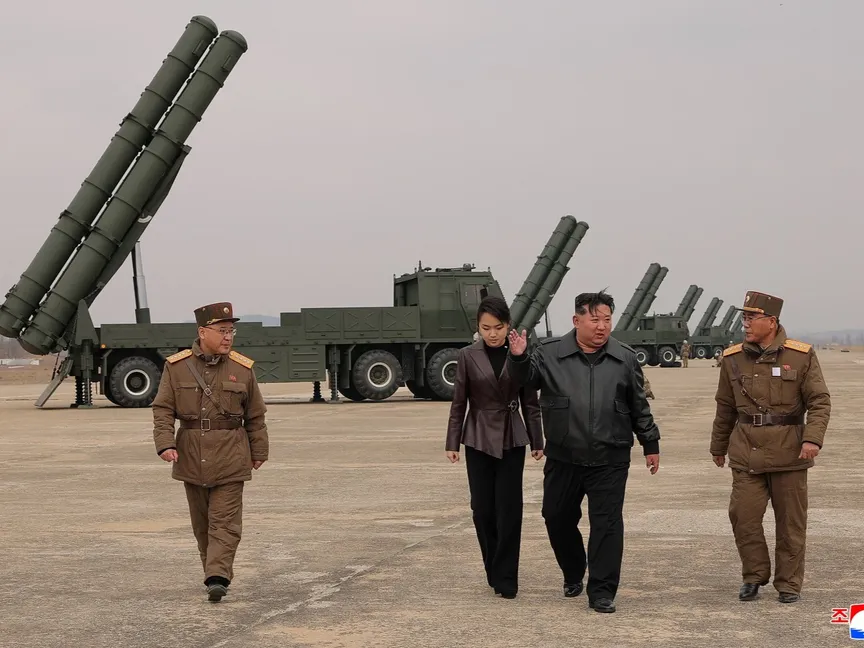 زعيم كوريا الشمالية يتفقد القوات الخاصة ويشرف على اختبارات أسلحة