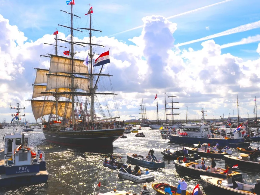 أمستردام تحتفي بالبحر والسفن التراثية